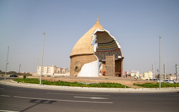 位于吉赞省阿布·阿里什县的 Al-Ashah 环岛。(沙特百科)