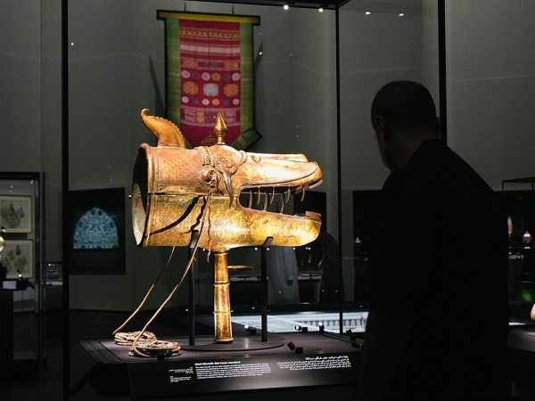 2025伊斯兰艺术双年展展出了历史文物与艺术作品。（德拉伊耶双年展基金会新闻中心）

