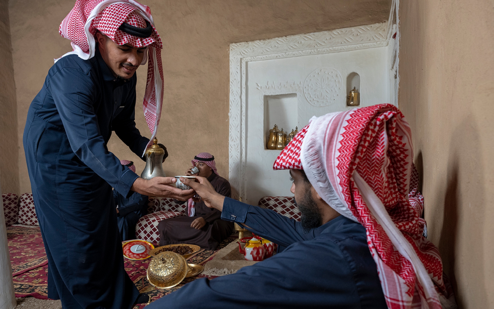 Saudi coffee is served to a number of guests in a popular council. (Ministry of Culture)