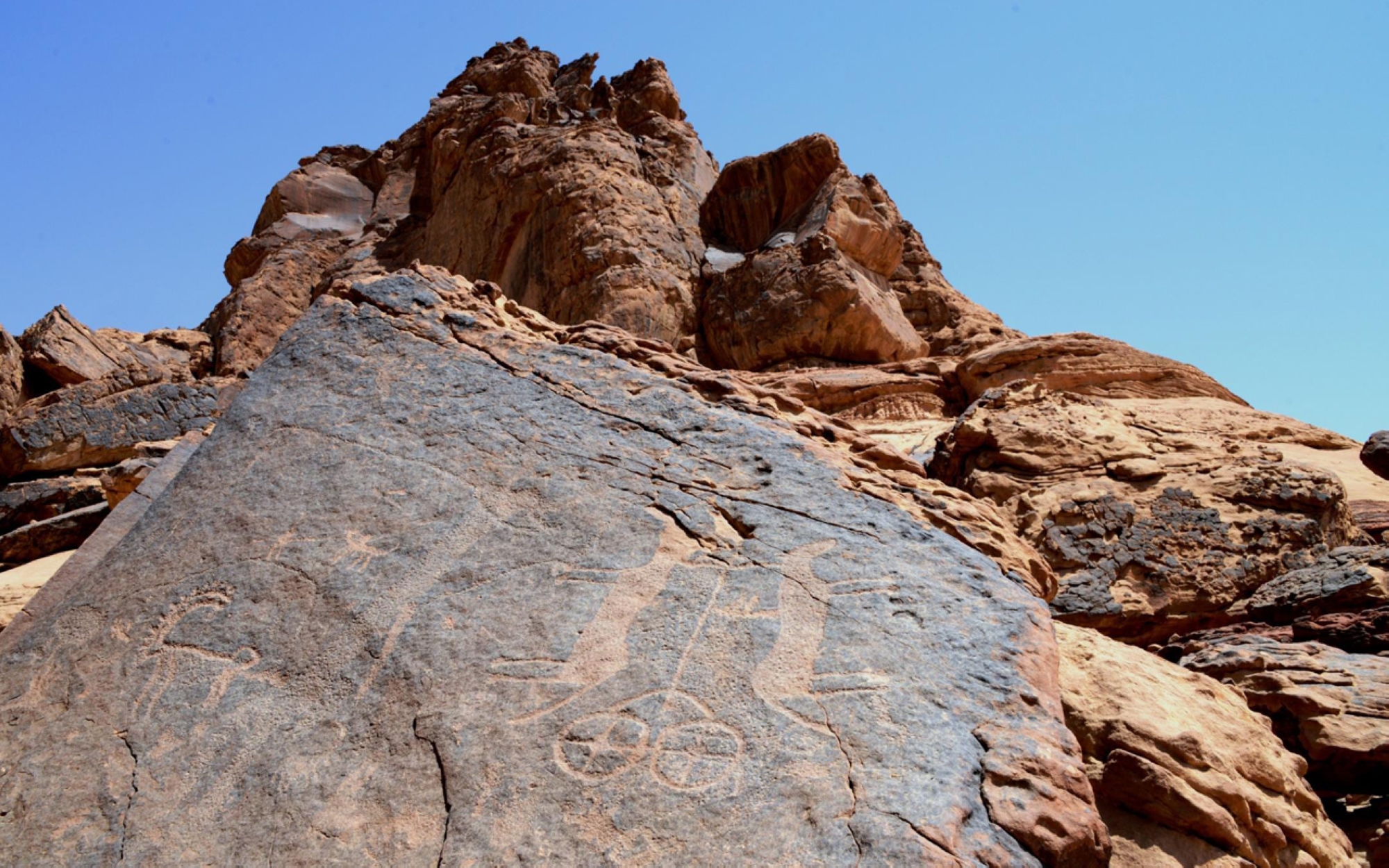 The rock art on the cliffs of Jabal Umm Sinman. (Saudipedia)