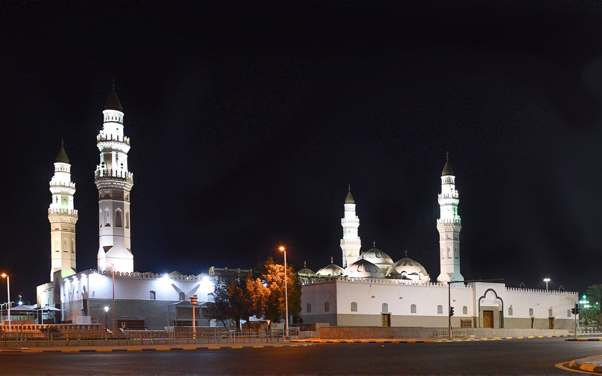 A nighttime picture of Quba Mosque, the first mosque built in Islam. (SPA)