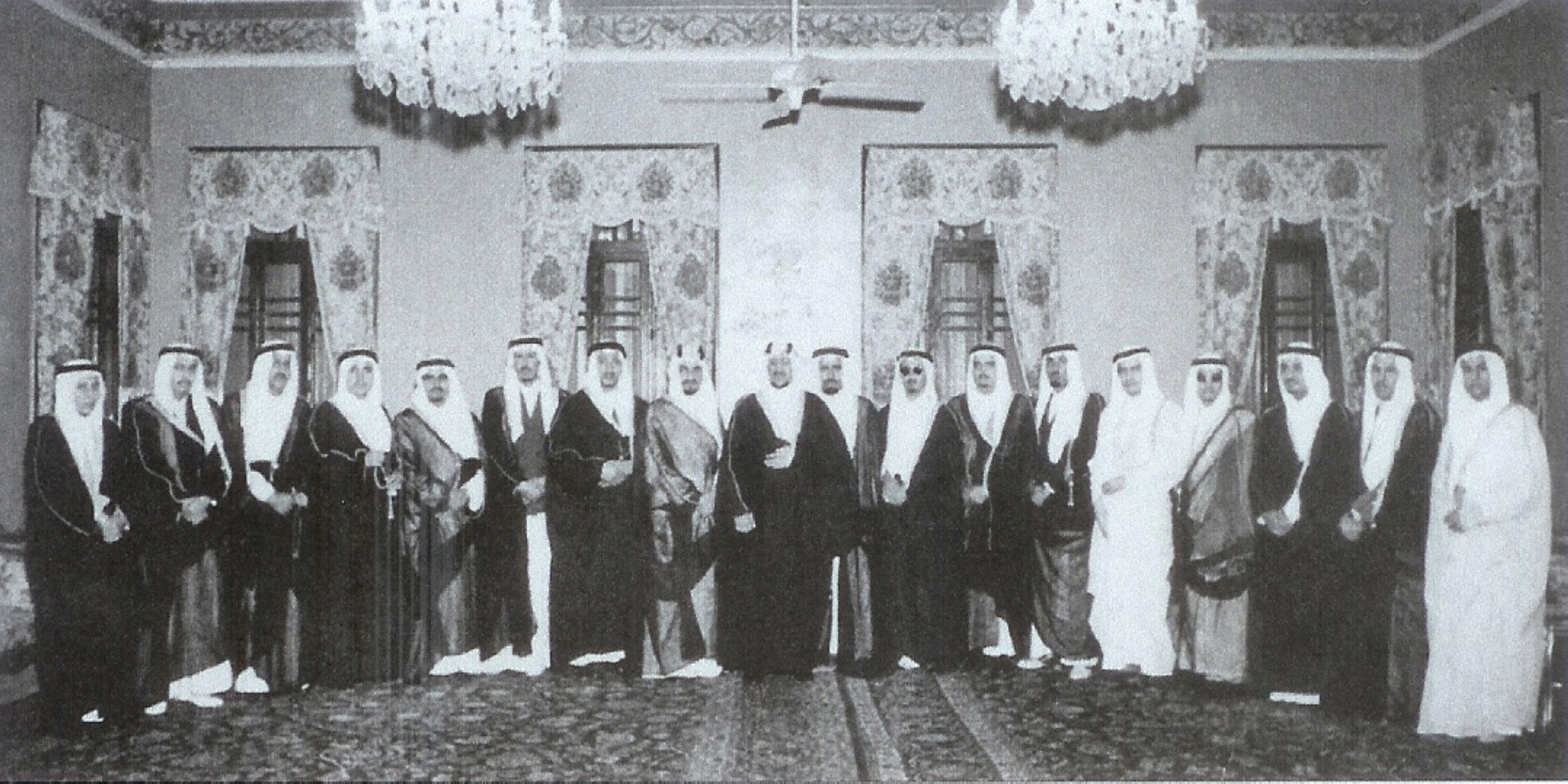 King Saud Bin Abdulaziz with members of his family at Khuzam Palace after assuming the throne. King Abdulaziz Foundation for Research and Archives (Darah)