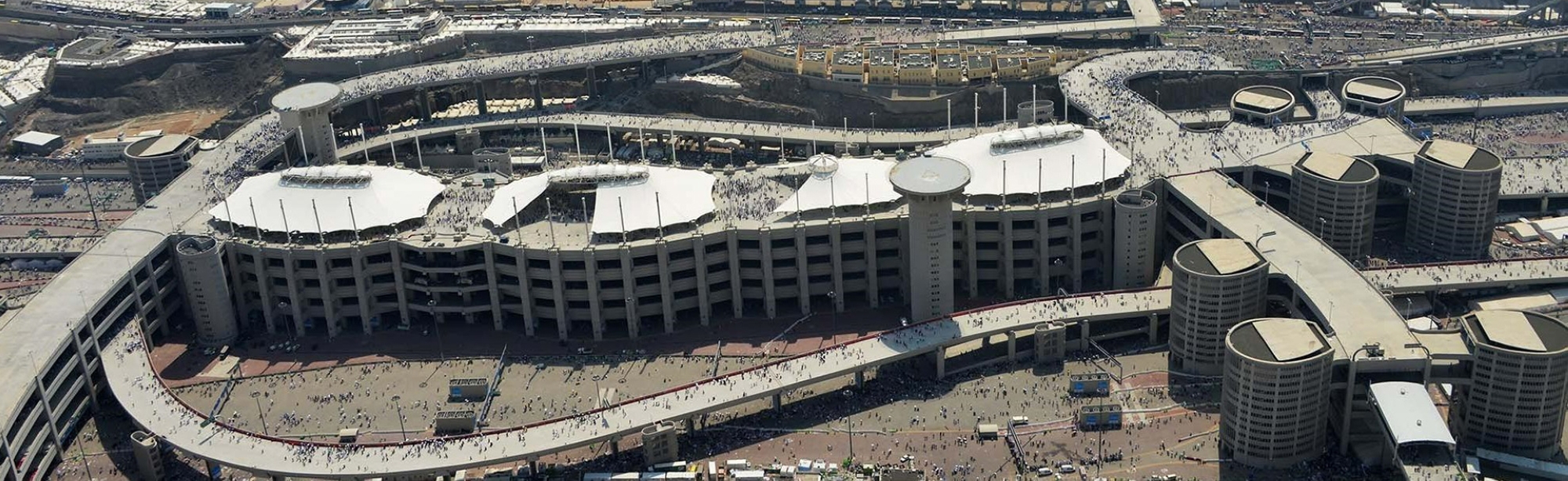 The Jamaraat Bridge in Mina in Makkah al-Mukarramah during the Hajj season of 2014. (SPA)