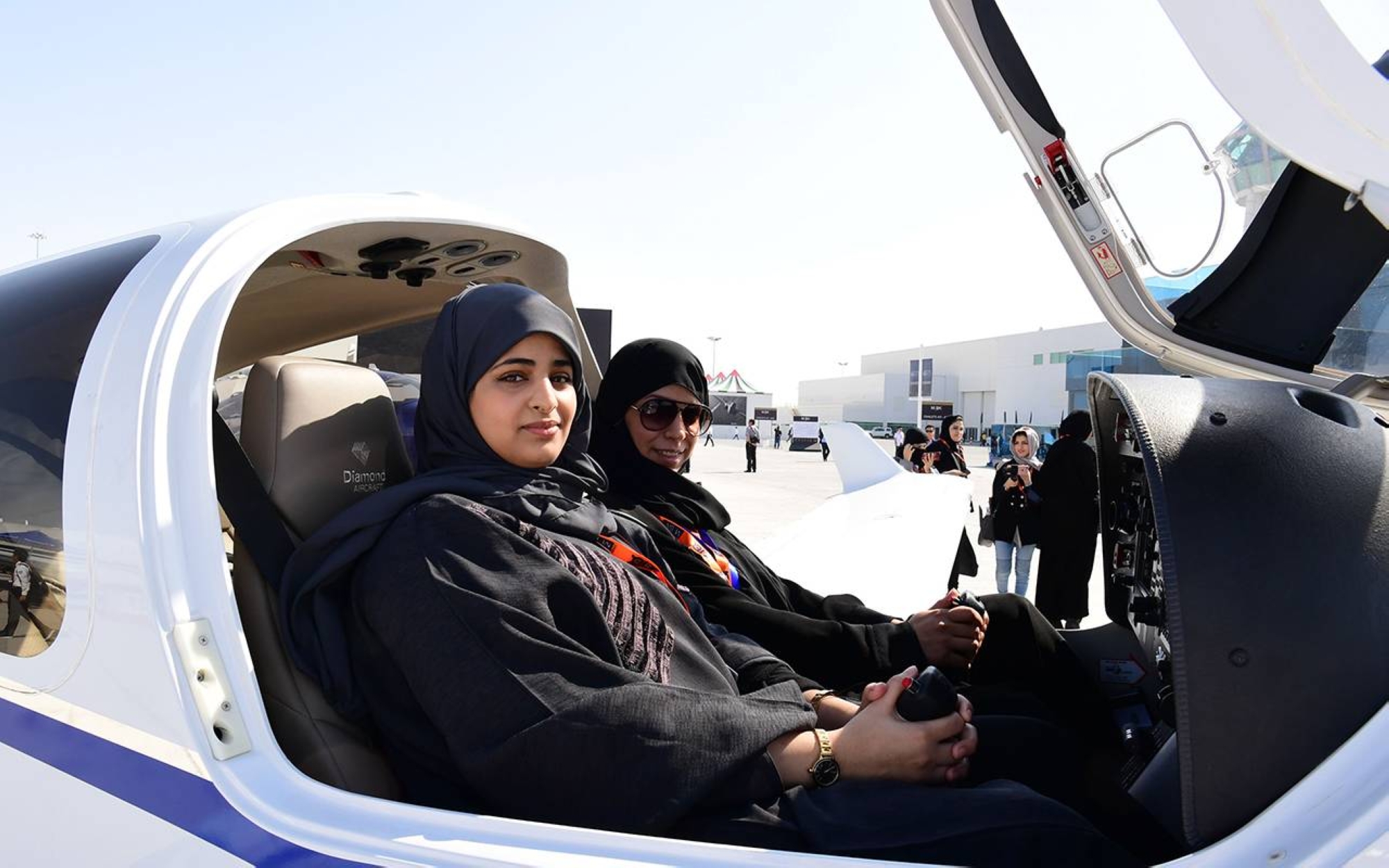 Two women testing a plane at OxfordSaudia Flight Academy (OxfordSaudia Flight Academy Media Center)