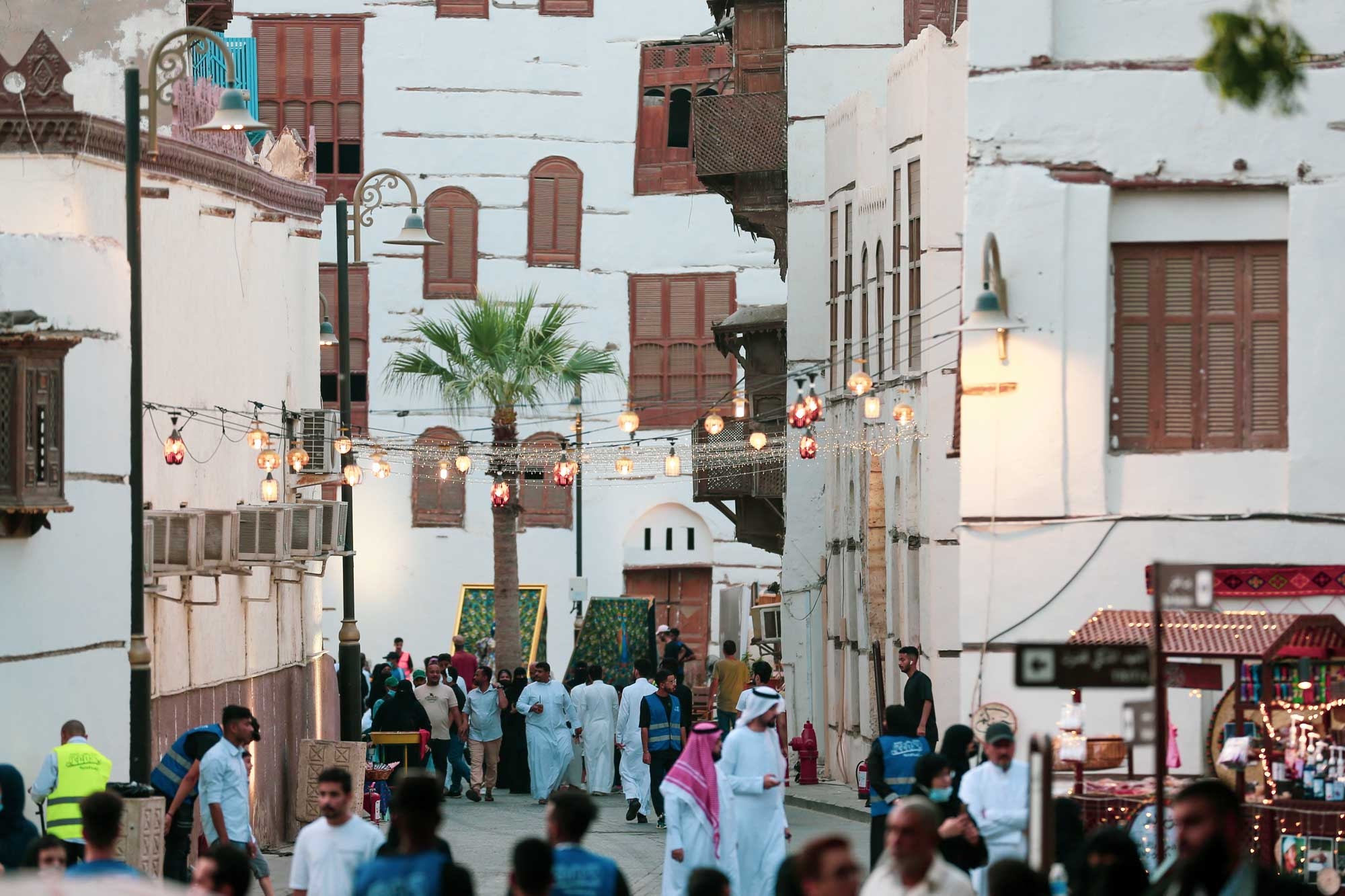 One of the alleys in Historic Jeddah. (Saudipedia)