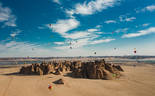 Hot air balloons fly over al-Ula as part of the Winter at Tantora Festival. (Royal Commission foral-Ula)