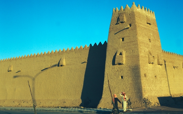 An old photograph of the historical al-Qishlah Palace in the city of Hail. (Darah Foundation)