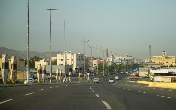 One of the main streets in al-Jumum Governorate. (Saudipedia)