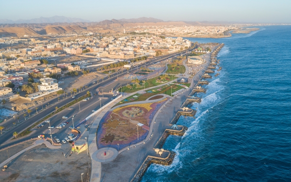 Coastal corniche of Al-Wajh Governorate on the Red Sea in the northwest of the Kingdom. (Saudipedia)