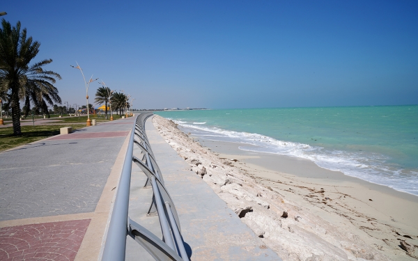 Corniche of Ras Tanura Governorate on the eastern coast of the Kingdom. (Saudipedia)