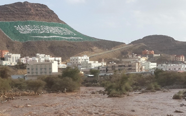 The flow of one of the valleys after rainfall in Dhahran Al-Janub Governorate. (SPA)