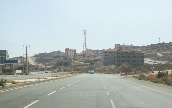 One road in Balqarn Governorate, northwest of Aseer Province. (Saudipedia)