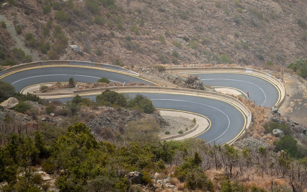 Tala&#039; Aqaba in Asir Province is one of the roads in the Kingdom. (Saudipedia)