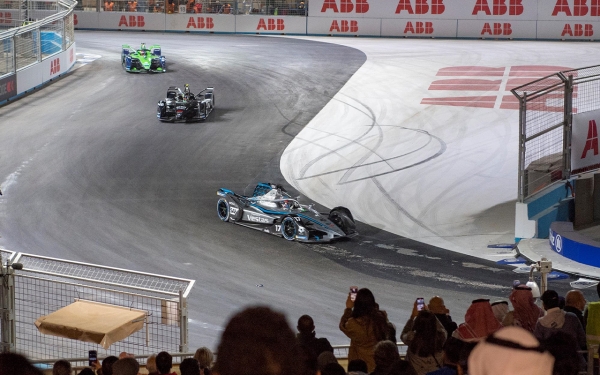 The audience watches the competitions of the Diriyah Formula E. (SPA).