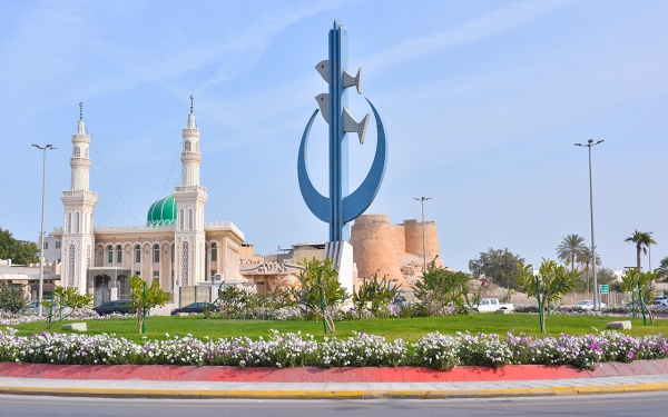 Decorative sculpture on one of the streets of al-Qatif Governorate. (Saudipedia)