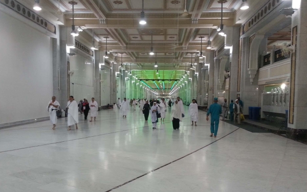 Sa&#039;i between Safa and Marwa in the Grand Mosque in Makkah. (SPA)