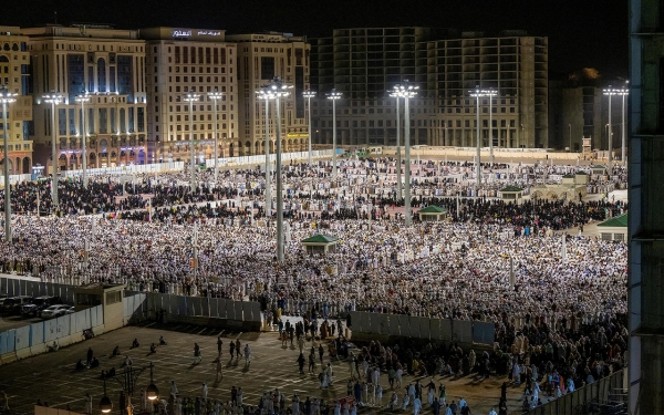 A number of worshipers in the external courtyards of the Prophet&#039;s Mosque in al-Madinah al-Munawwarah. (SPA)