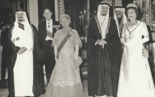 King Khalid Bin Abdulaziz with Queen Elizabeth, Prince Sultan Bin Abdulaziz, Princess Margaret, and Prince Philip, Duke of Edinburgh. King Abdulaziz Foundation for Research and Archives (Darah)