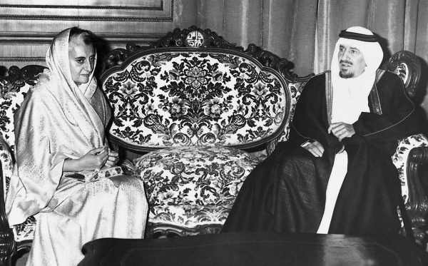 King Khalid with the Prime Minister of India, Indira Gandhi. King Abdulaziz Foundation for Research and Archives (Darah)