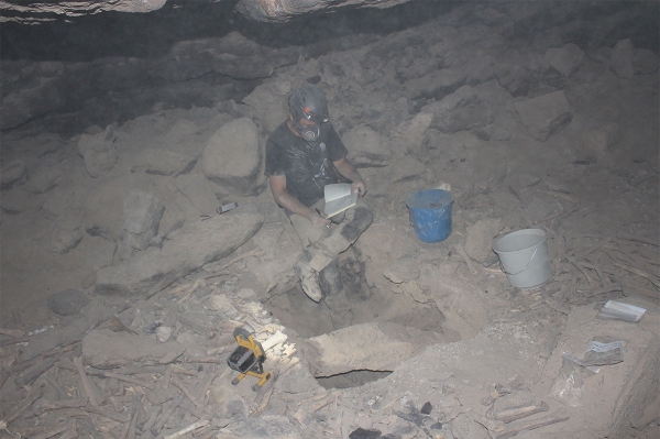 Bones dating back thousands of years found inside Umm Jirsan Cave in Harrat Khaybar, north of al-Madinah al-Munawwarah. (SPA)