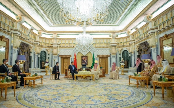 King Salman receiving Chinese President Xi Jinping at al-Yamamah Palace in Riyadh.