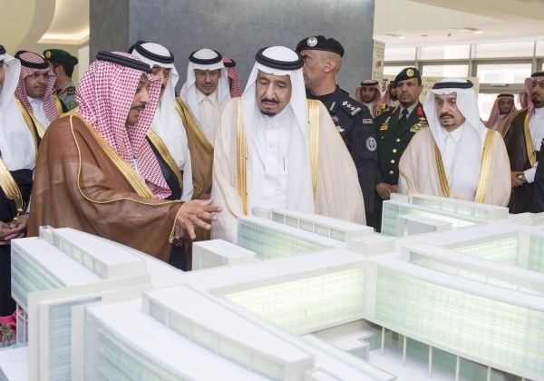 The Custodian of the Two Holy Mosques inaugurating a number of medical projects at the Ministry of National Guard. (SPA)