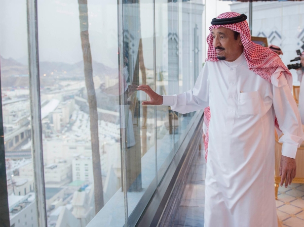 The Custodian of the Two Holy Mosques arriving in Mina to directly oversee the services provided to pilgrims of the Holy Kaaba. (SPA)