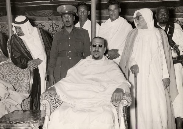 King Saud Bin Abdulaziz wearing the Ihram attire. King Abdulaziz Foundation for Research and Archives (Darah)