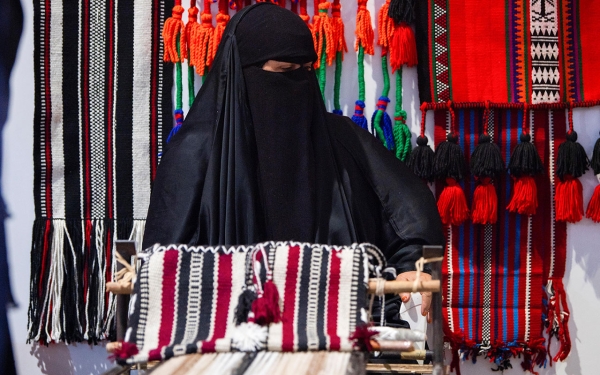 Weaving al-Sadu is one of the traditional industries in the Kingdom. (SPA)