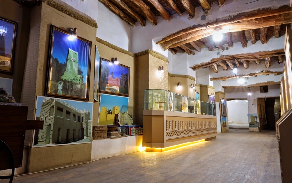 Some of the historical artifacts exhibited in the Amarah Palace in Najran. (Saudipedia)