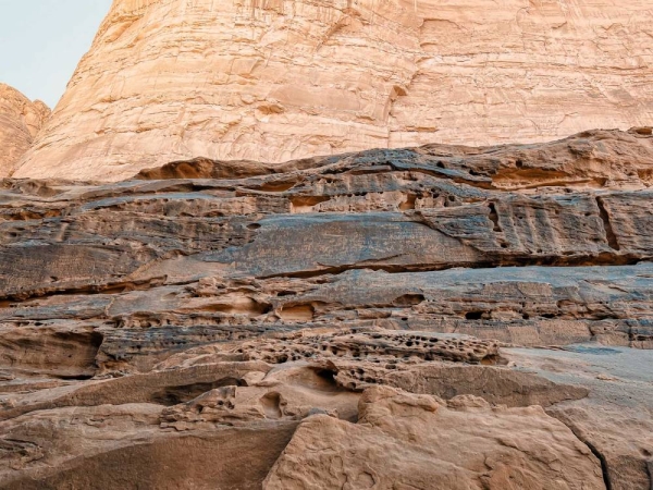 Rock inscriptions at Jabal Ikmah. (Saudipedia)