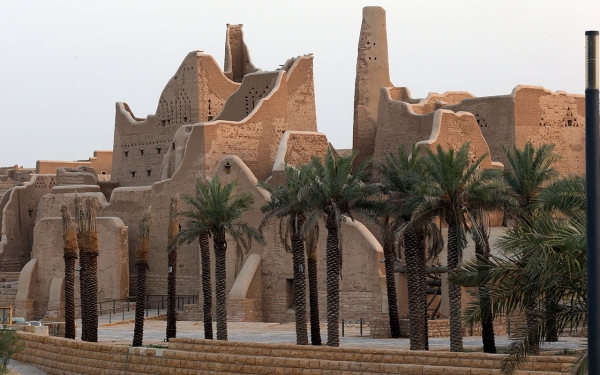 Archeological palaces and palm trees in the historic al-Bujairi District in ad-Dir&#039;iyyah. (Saudipedia)