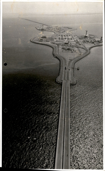 King Fahd Causeway between Saudi Arabia and the Kingdom of Bahrain in the year 1986. (King Abdulaziz Darah)

