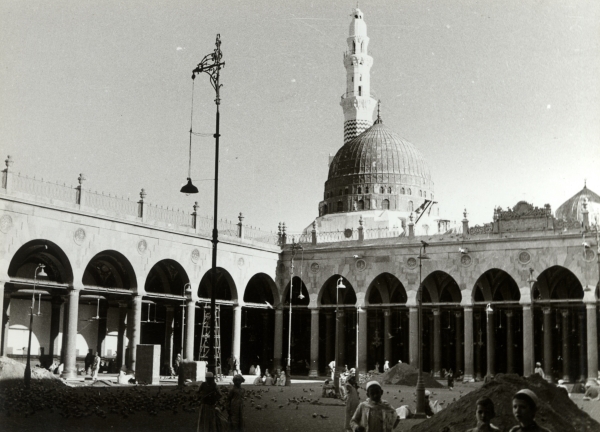 The First Saudi Expansion works of the Prophet&#039;s Mosque. (King Abdulaziz Darah)