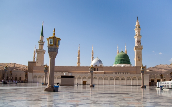 One of the courtyards of the Prophet&#039;s Mosque in al-Madinah al-Munawwarah. (Saudipedia)