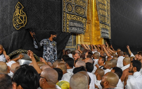 Crowds of pilgrims and Umrah performers around the Kaaba. (SPA)