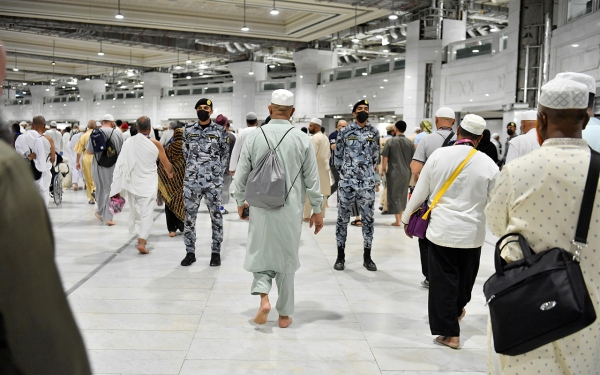 Supervising and organizing the movement of crowds in the Two Holy Mosques. (SPA)