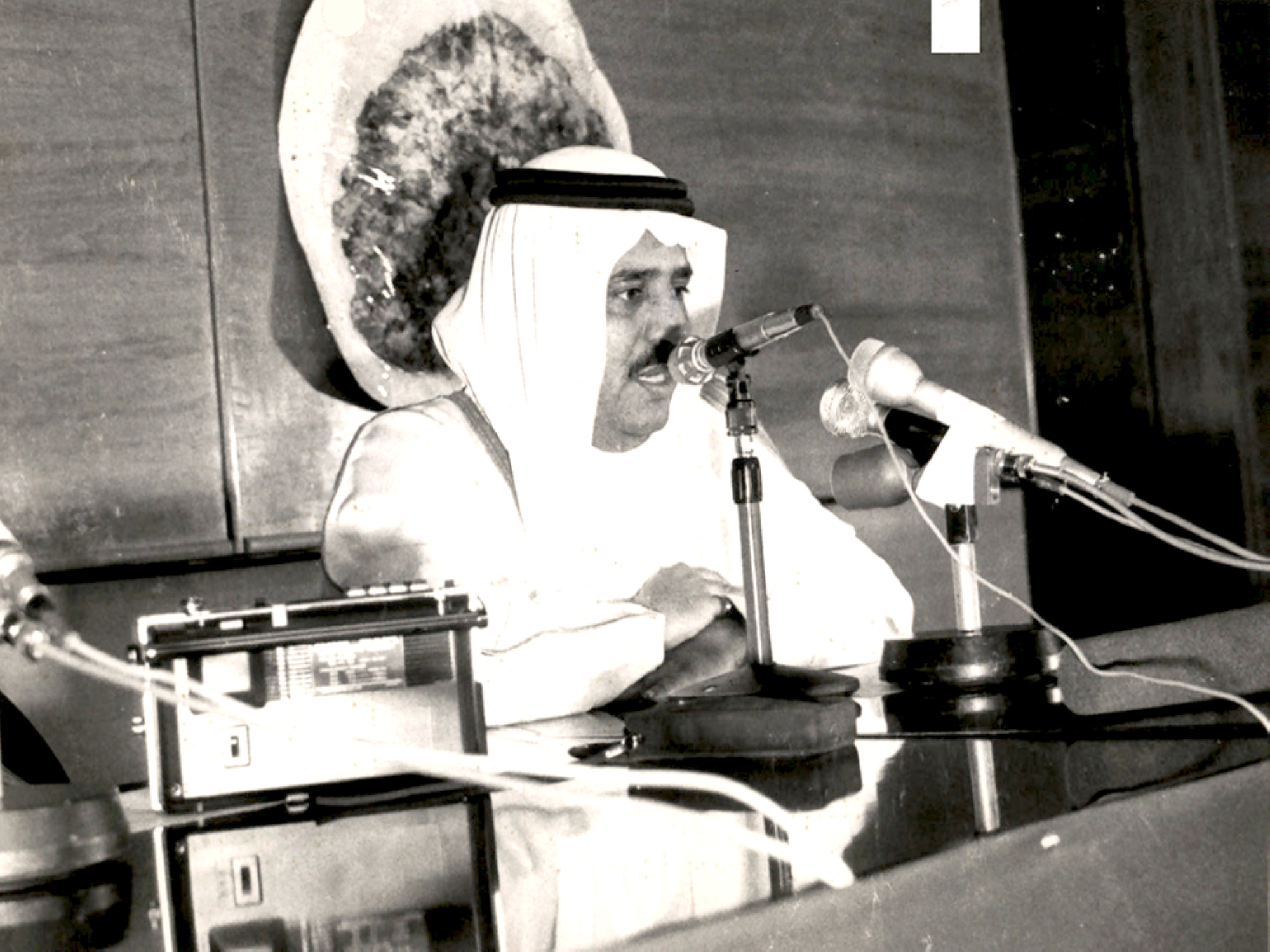 Prince Naif Bin Abdulaziz Al Saud delivers a speech at an event. King Abdulaziz Foundation for Research and Archives (Darah).