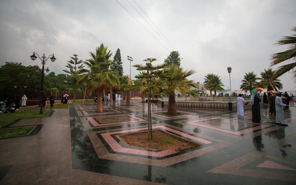 Visitors in Abu Kheyal Park in Abha enjoying the stunning atmosphere. (Saudipedia)