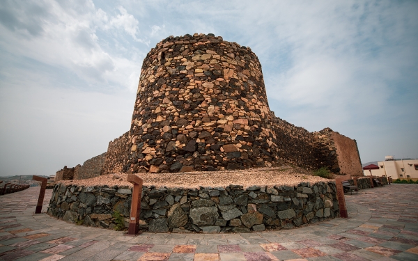 Shamsan Castle is located on top of Shamsan Mountain in Abha. (Saudipedia)