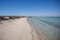 White sand beach in Ummlujj Governorate, affiliated with Tabuk Province. (Saudipedia)