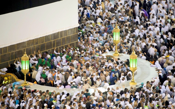 Large numbers of pilgrims and visitors gather within the vicinity of Hijr Ismail. (SPA)