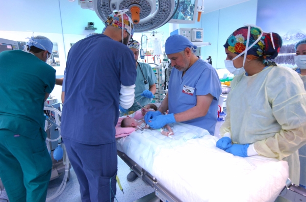 Separation surgery for conjoined twins at a hospital in the Kingdom. (SPA)