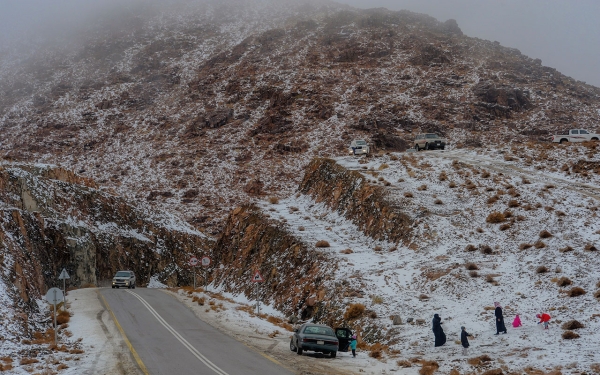 Snow falls on Jabal al-Lawz in Tabuk Province. (Ministry of Culture)