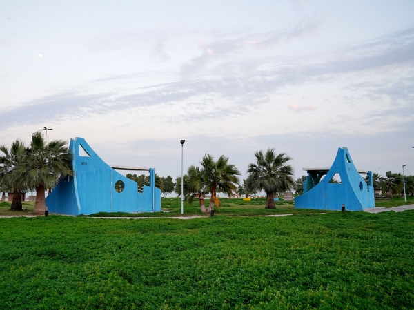 Gardens and green spaces on the shores of al-Uqayr Beach in al-Ahsa. (Saudipedia)