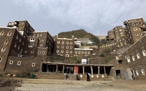 The urban style in the village of Rijal Alma in Rijal Alma Governorate, Aseer Province. (Saudipedia)