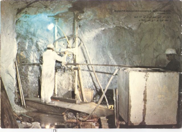 A drilling machine in operation at one of the gold mines, 1979 (Darah).