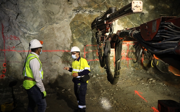 Workers planning for gold mining in one of the Kingdom&#039;s mines (Darah).