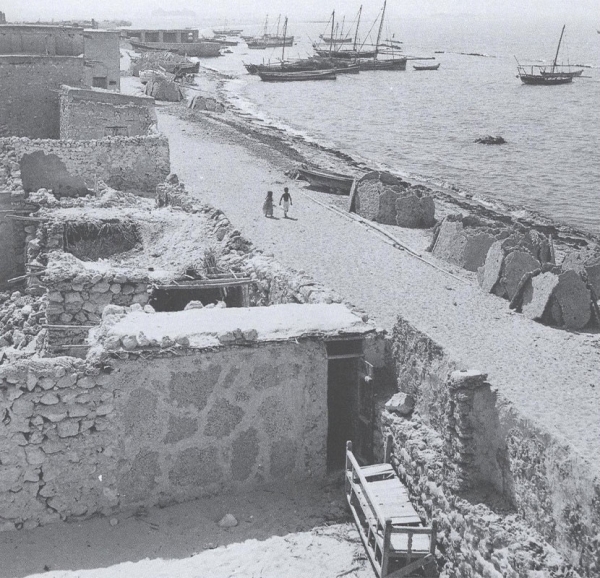 An old photo of al-Jubayl beach, east of the Kingdom, in 1950. Ilo Battigelli. King Abdulaziz Foundation for Research and Archives (Darah)