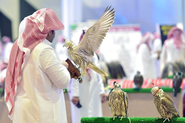 Hunting and falconry enthusiasts at a festival. (SPA)